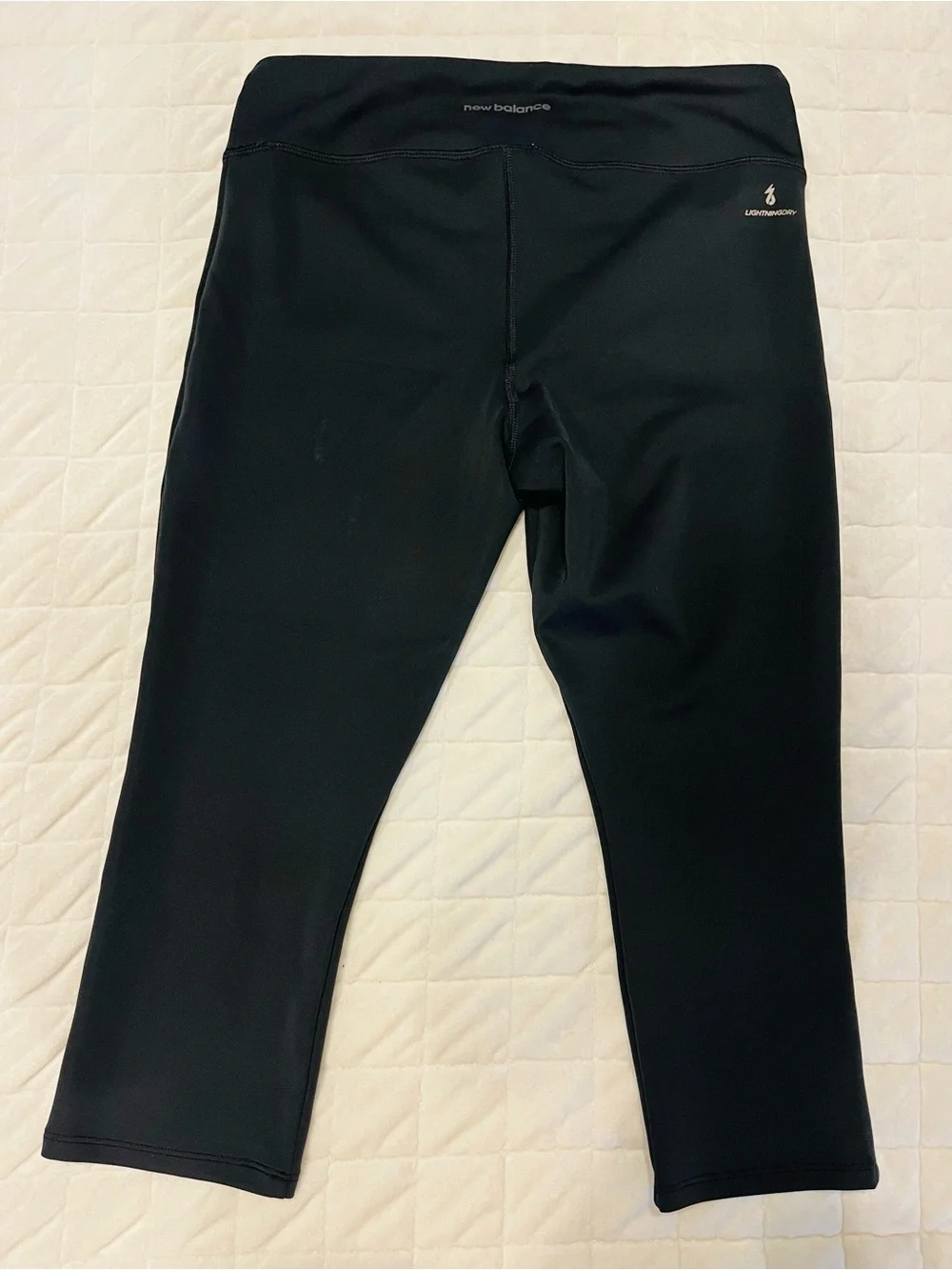 New Balance women’s black cropped athletic leggings